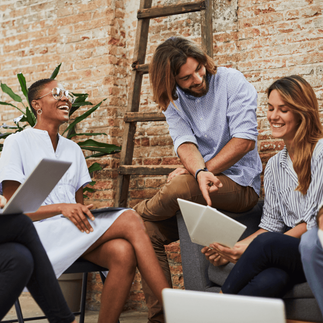 New Work: Die Zukunft der Arbeit. Erfahre mehr über Remote Work, Digitalisierung und innovative Bürokonzepte.